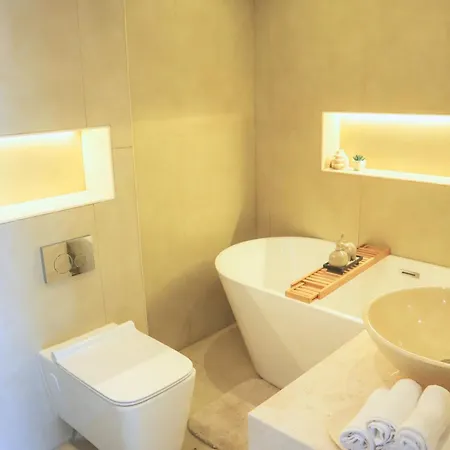 Spacious 1Br, Pool, Gym, Near Dining & Shops Дубай Экстерьер фото