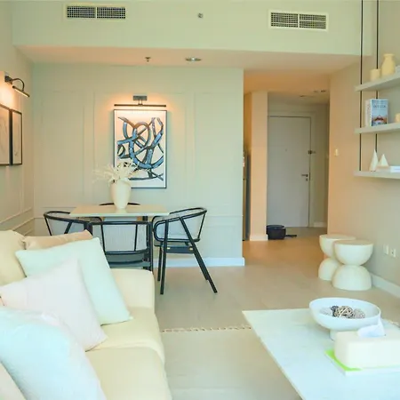 Spacious 1Br, Pool, Gym, Near Dining & Shops Дубай Экстерьер фото