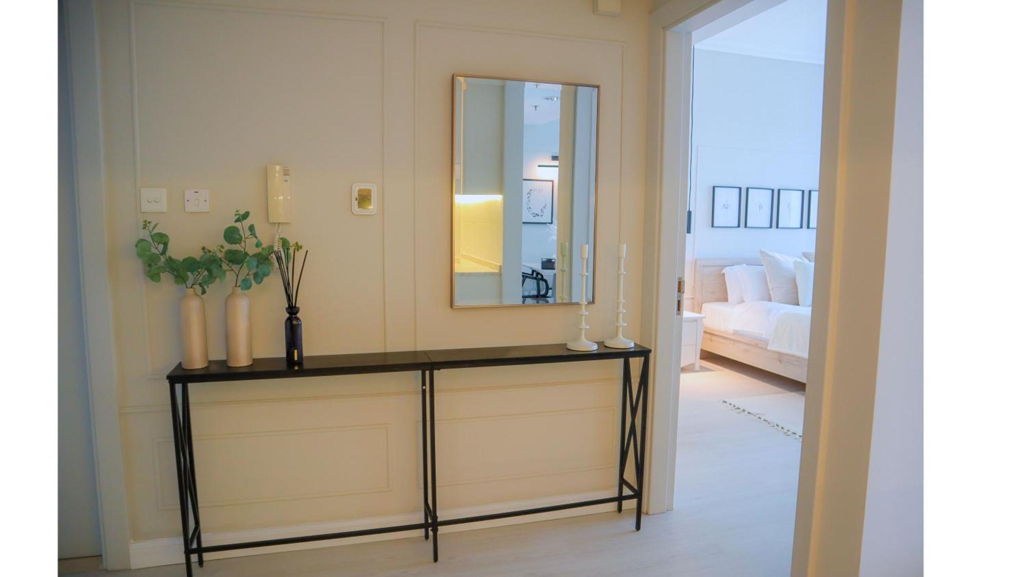 Spacious 1br, Pool, Gym, Near Dining & Shops * Dubai