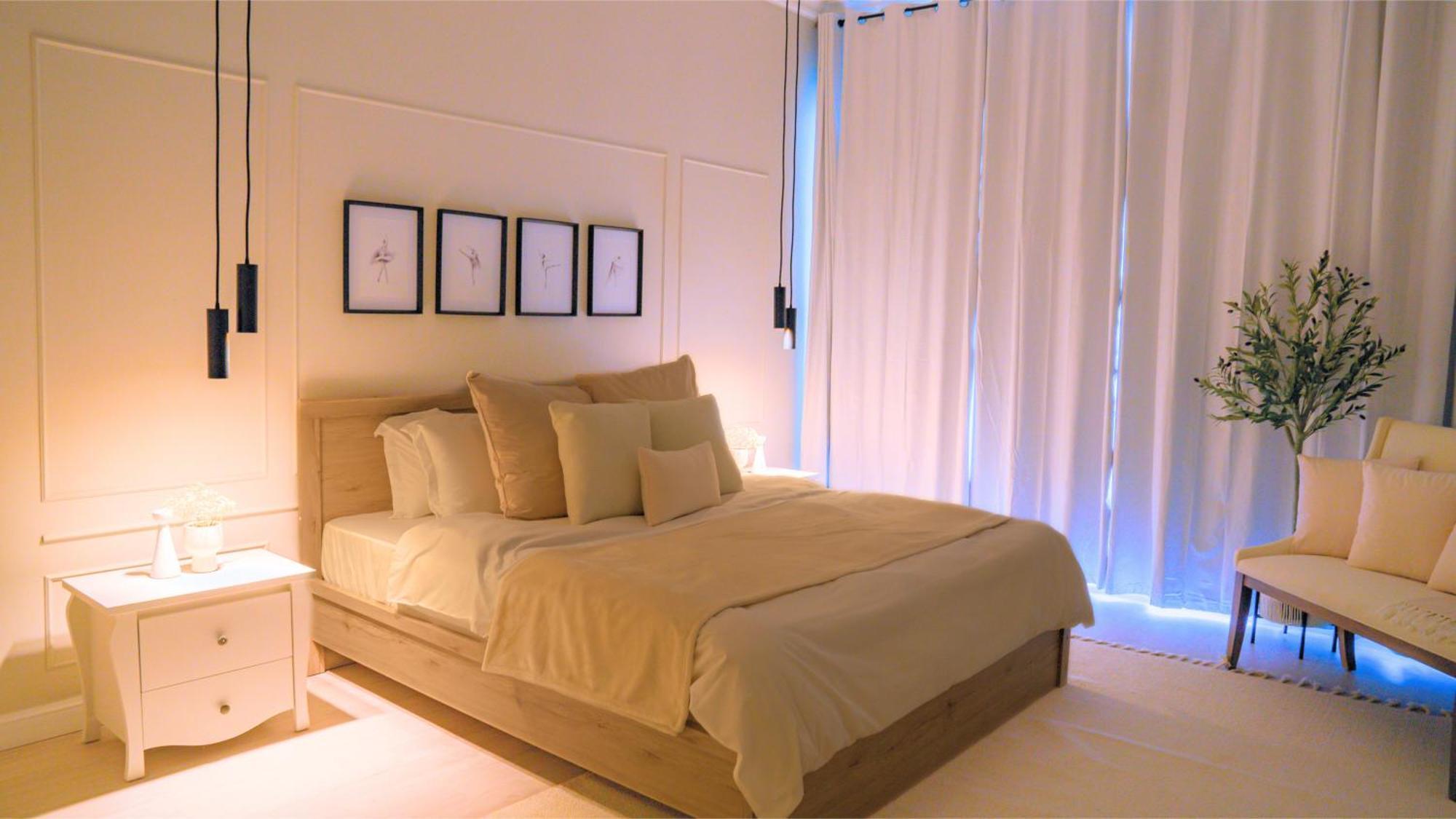 Spacious 1br, Pool, Gym, Near Dining & Shops Holiday home Dubai