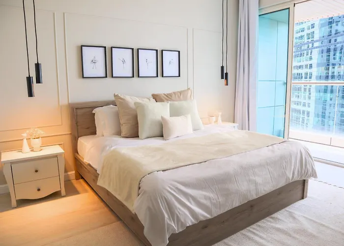 Spacious 1Br, Pool, Gym, Near Dining & Shops