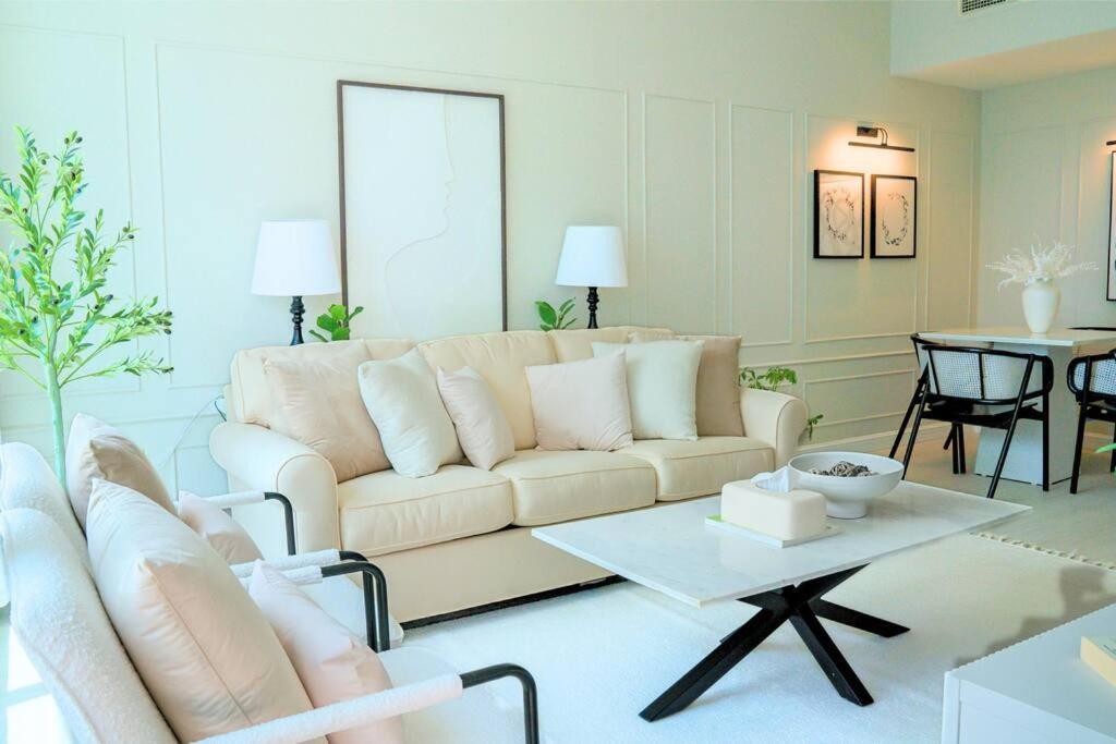 Spacious 1br, Pool, Gym, Near Dining & Shops Дом отдыха