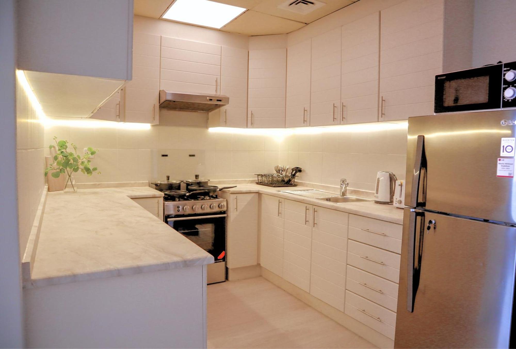 Spacious 1br, Pool, Gym, Near Dining & Shops * Дубай